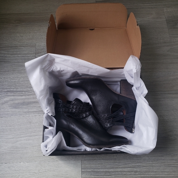 Frye Naomi Pickstitch Shootie - Picture 10 of 12